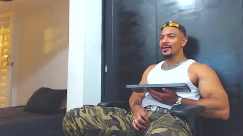 Snapshot of wesleyrogger chatting on 22, 10, 2025 Wesley Rogger online show from 22, 10, 2025