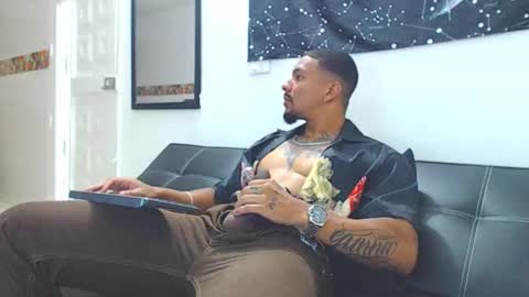 Snapshot of wesleyrogger chatting on 5, 11, 2025 Wesley Rogger online show from 5, 11, 2025