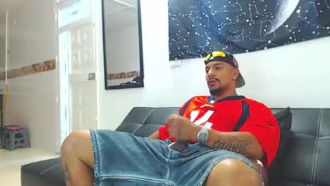 Snapshot of wesleyrogger chatting on 6, 11, 2025 Wesley Rogger online show from 6, 11, 2025