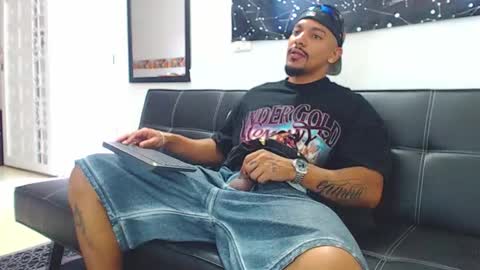 Snapshot of wesleyrogger chatting on 8, 11, 2025 Wesley Rogger online show from 8, 11, 2025