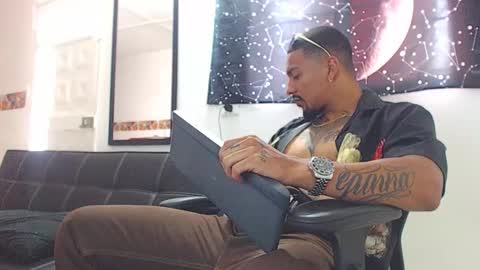 Snapshot of wesleyrogger chatting on 14, 11, 2025 Wesley Rogger online show from 14, 11, 2025