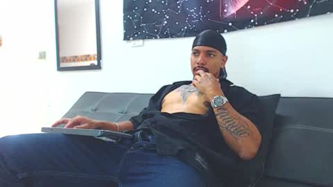 Snapshot of wesleyrogger chatting on 16, 11, 2025 Wesley Rogger online show from 16, 11, 2025