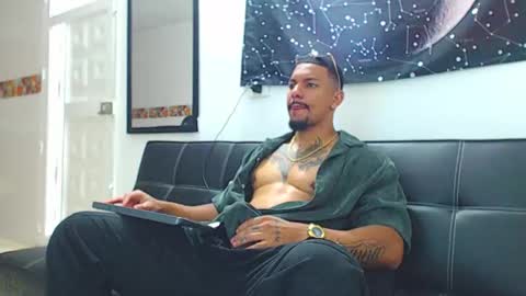 Snapshot of wesleyrogger chatting on 1, 12, 2025 Wesley Rogger online show from 1, 12, 2025