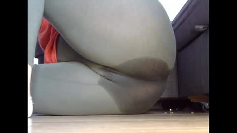 Snapshot of wet_pants2022 chatting on 10, 3, 2025 wet_pants2022 online show from 10, 3, 2025