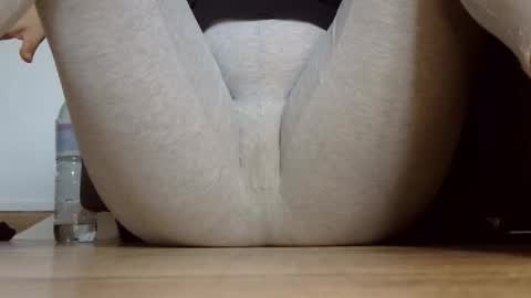 Snapshot of wet_pants2022 chatting on 11, 9, 2025 wet_pants2022 online show from 11, 9, 2025