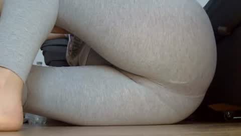 Snapshot of wet_pants2022 chatting on 24, 10, 2025 wet_pants2022 online show from 24, 10, 2025