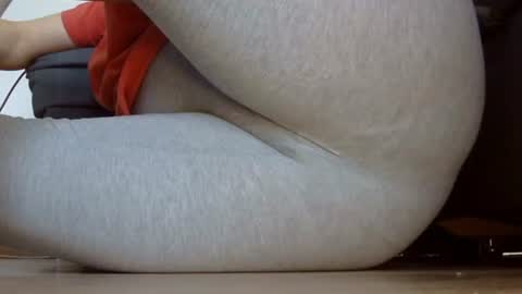 Snapshot of wet_pants2022 chatting on 19, 11, 2025 wet_pants2022 online show from 19, 11, 2025