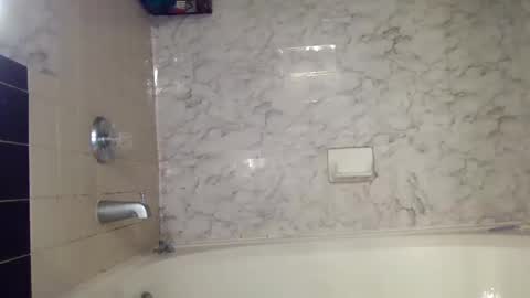 Snapshot of wetkyliecreams chatting on 7, 3, 2025 Kylie online show from 7, 3, 2025