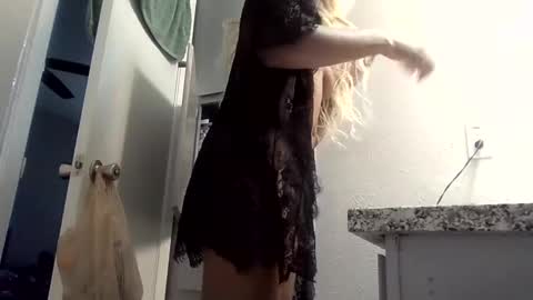 Snapshot of wetkyliecreams chatting on 9, 9, 2025 Kylie online show from 9, 9, 2025