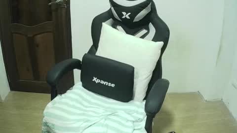 Snapshot of wetlynpussy4u chatting on 11, 11, 2025 Lyns online show from 11, 11, 2025