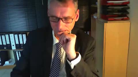 Snapshot of wetsuitedman chatting on 25, 10, 2025 Franz online show from 25, 10, 2025