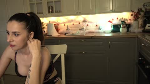 Snapshot of whats_her_name chatting on 30, 12, 2024 Victoria Maria online show from 30, 12, 2024