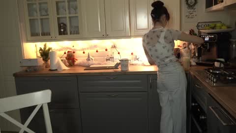 Snapshot of whats_her_name chatting on 31, 12, 2024 Victoria Maria online show from 31, 12, 2024