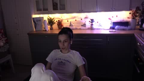 Snapshot of whats_her_name chatting on 5, 1, 2025 Victoria Maria online show from 5, 1, 2025