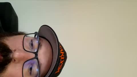 wheely19871606 online show from 3, 2, 2025