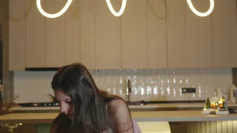 Naomi online show from 5, 12, 2025