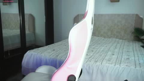 whitehelenn online show from 17, 4, 2026