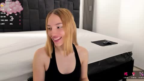 Snapshot of whitesun_01 chatting on 27, 10, 2025 WhiteSun online show from 27, 10, 2025