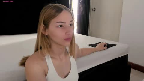 Snapshot of whitesun_01 chatting on 3, 11, 2025 WhiteSun online show from 3, 11, 2025