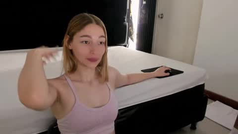 Snapshot of whitesun_01 chatting on 4, 11, 2025 WhiteSun online show from 4, 11, 2025