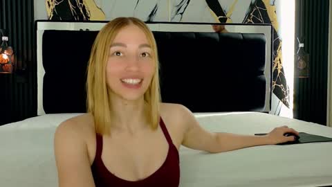 Snapshot of whitesun_01 chatting on 25, 11, 2025 WhiteSun online show from 25, 11, 2025