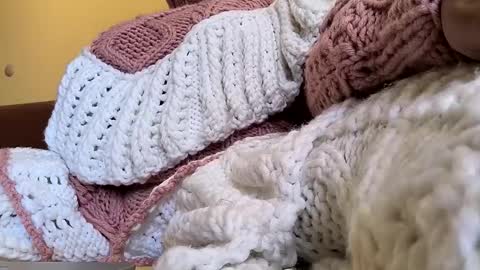 whitesweater online show from 24, 4, 2026