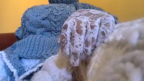 whitesweater online show from 27, 4, 2026