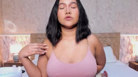 Snapshot of whitneybrown_ chatting on 15, 4, 2026 Whitney online show from 15, 4, 2026