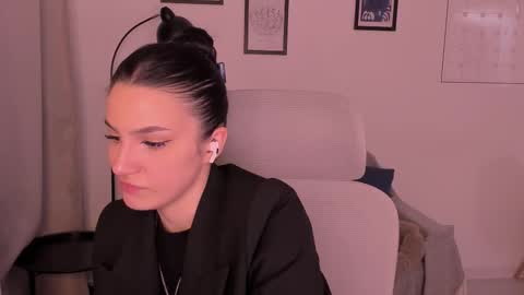 Snapshot of whoislulu chatting on 4, 3, 2026 whoislulu online show from 4, 3, 2026