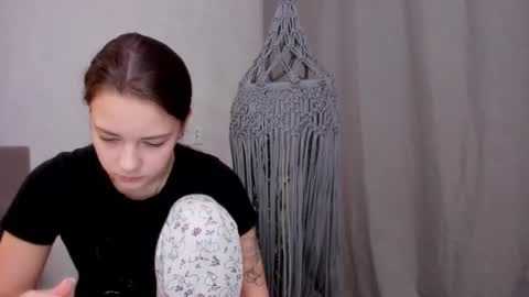 Veronica online show from 5, 3, 2025