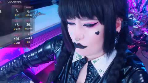 Laura  online show from 3, 2, 2025