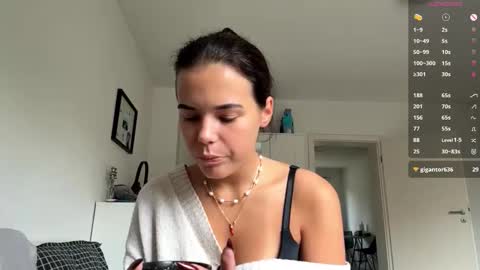 Snapshot of wildahankin chatting on 12, 10, 2025 Mia online show from 12, 10, 2025