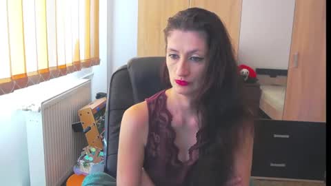 Snapshot of wildbea23 chatting on 11, 2, 2025 Bea online show from 11, 2, 2025