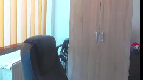Snapshot of wildbea23 chatting on 19, 2, 2025 Bea online show from 19, 2, 2025