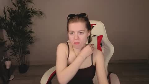 Snapshot of wildfoxysweet chatting on 13, 5, 2026 wildfoxysweet online show from 13, 5, 2026