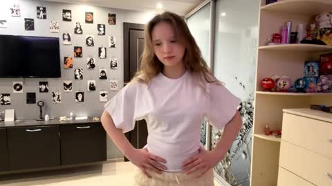 Snapshot of willenasow chatting on 30, 3, 2026 Olivia online show from 30, 3, 2026