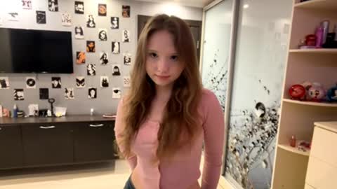 Snapshot of willenasow chatting on 2, 4, 2026 Olivia online show from 2, 4, 2026