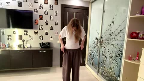 Snapshot of willenasow chatting on 6, 4, 2026 Olivia online show from 6, 4, 2026