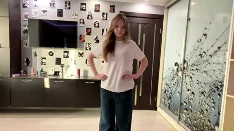 Snapshot of willenasow chatting on 15, 4, 2026 Olivia online show from 15, 4, 2026