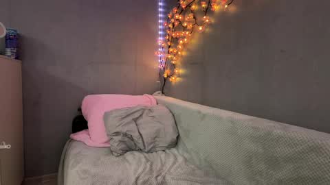 Snapshot of willenasow chatting on 15, 4, 2026 Olivia online show from 15, 4, 2026