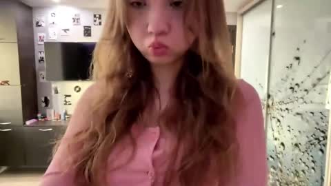 Snapshot of willenasow chatting on 16, 4, 2026 Olivia online show from 16, 4, 2026