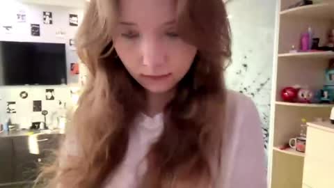 Snapshot of willenasow chatting on 19, 4, 2026 Olivia online show from 19, 4, 2026