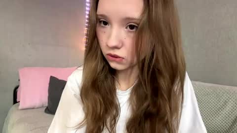 Snapshot of willenasow chatting on 21, 5, 2026 Olivia online show from 21, 5, 2026