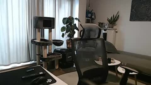 cream36 online show from 4, 1, 2025