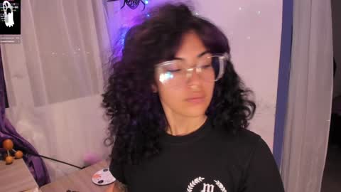     Luna Violeta  A r t i s t  online show from 4, 1, 2025