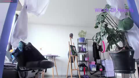 Snapshot of witchofhearts chatting on 26, 5, 2026 Luna Violeta A r t i s t online show from 26, 5, 2026