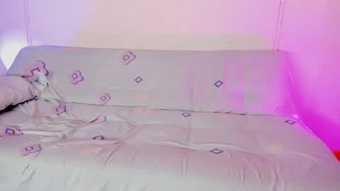 Snapshot of wizycandy_1 chatting on 13, 11, 2025 Wiz and Candy online show from 13, 11, 2025