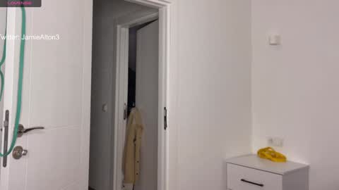 Wlademar online show from 1, 2, 2025