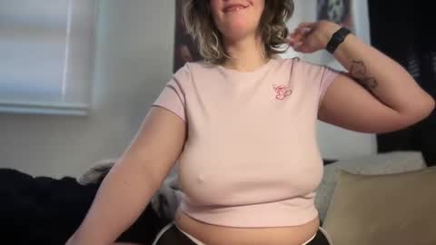 Snapshot of wldntulik2no chatting on 11, 3, 2025 Moth online show from 11, 3, 2025