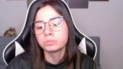 Snapshot of wolfs_daughter chatting on 5, 7, 2026 Alex online show from 5, 7, 2026